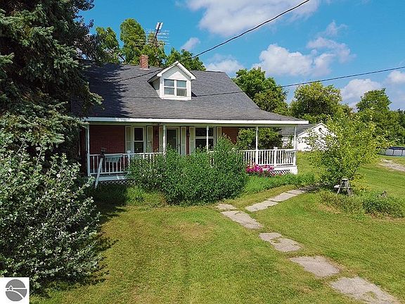 2nd image of 208 Garfield St