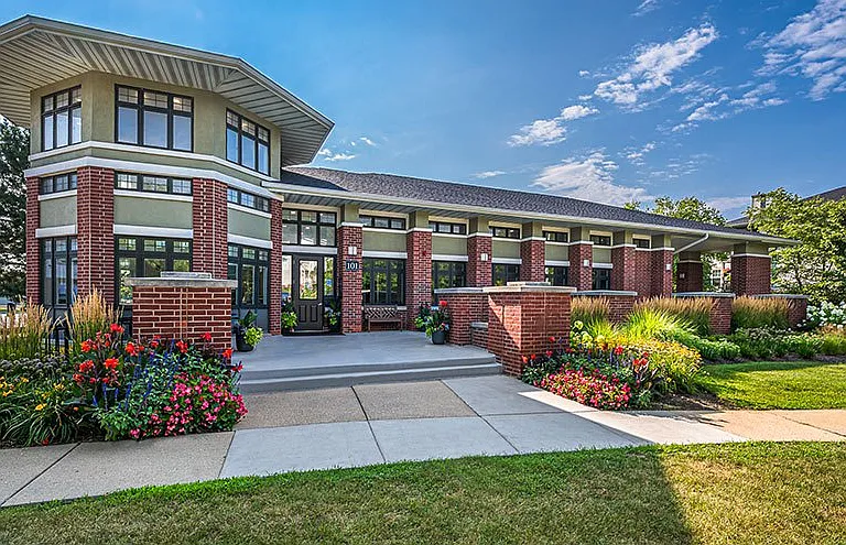 Woodlake Apartments — Photo 3