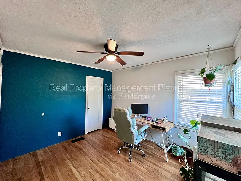 2727 E Michigan Ave — Photo 11