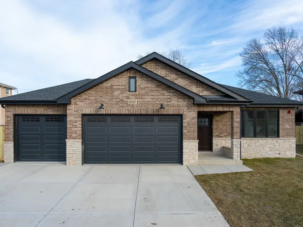 8707 S 82nd Ct, Hickory Hills, IL 60457