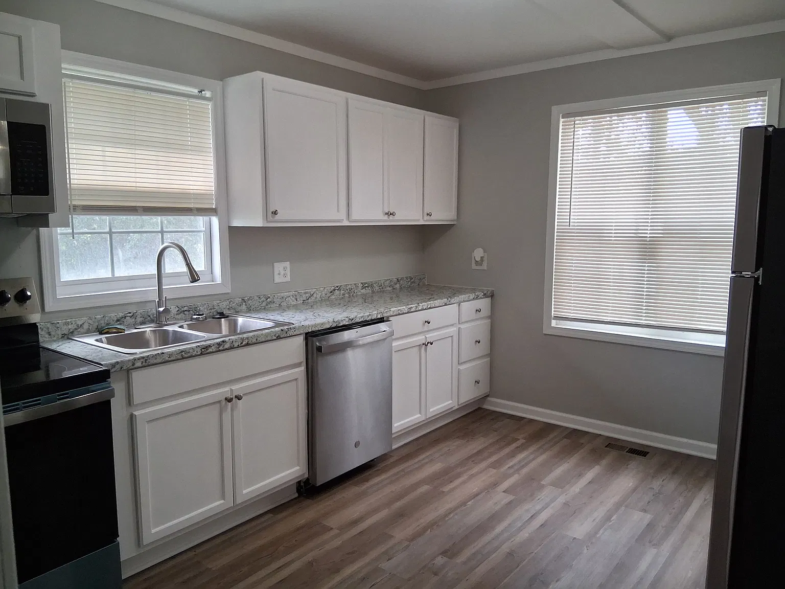 Rare Find! Premium Lot Available! — Photo 2