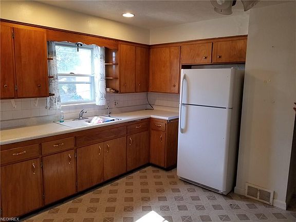 3rd image of 581 Miller Ave