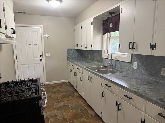 5th image of 909 Riddell St