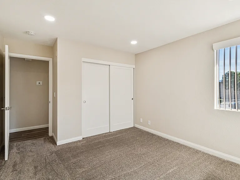 Renovated 1x1
-Bedroom