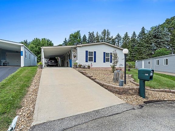 2nd image of 427 Vista Ln