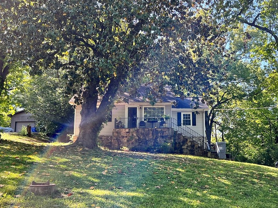 1st image of 3993 Fairfax Dr