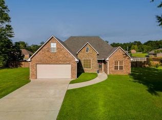 17 Lilly Ln, Ellisville, MS 39437