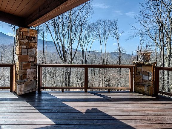 5th image of 1142 Vista Way