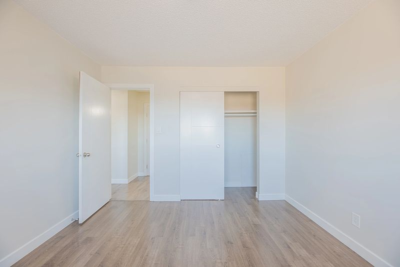 Edmonton Apartment for rent - 2 Bedrooms — photo 10