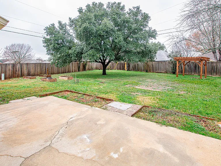3003 Oakwood Dr — Photo 22