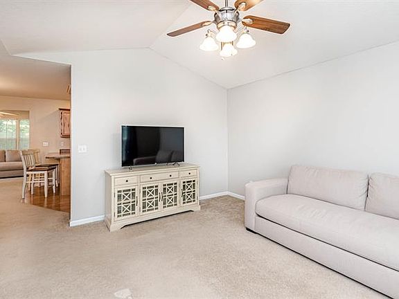 5th image of 206 Caribou Dr