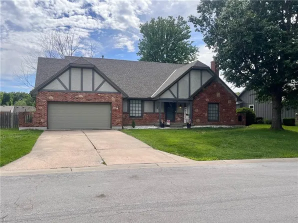 1526 NE Florence Ave, Lees Summit, MO 64086