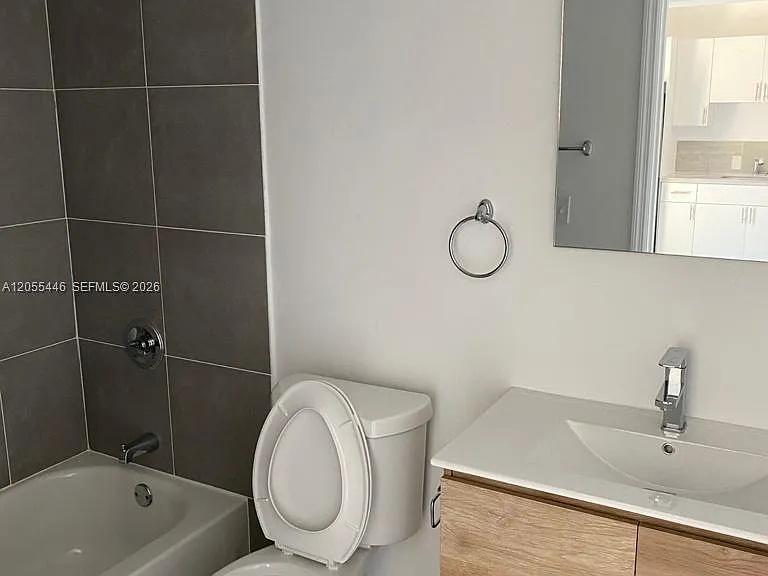 4023 SW 19th St #D — Photo 27