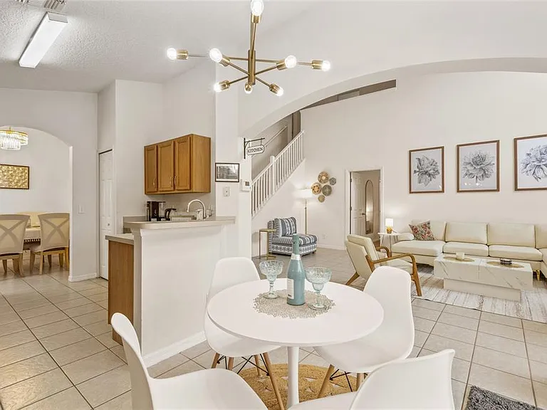239 Carrera Ave — Photo 8