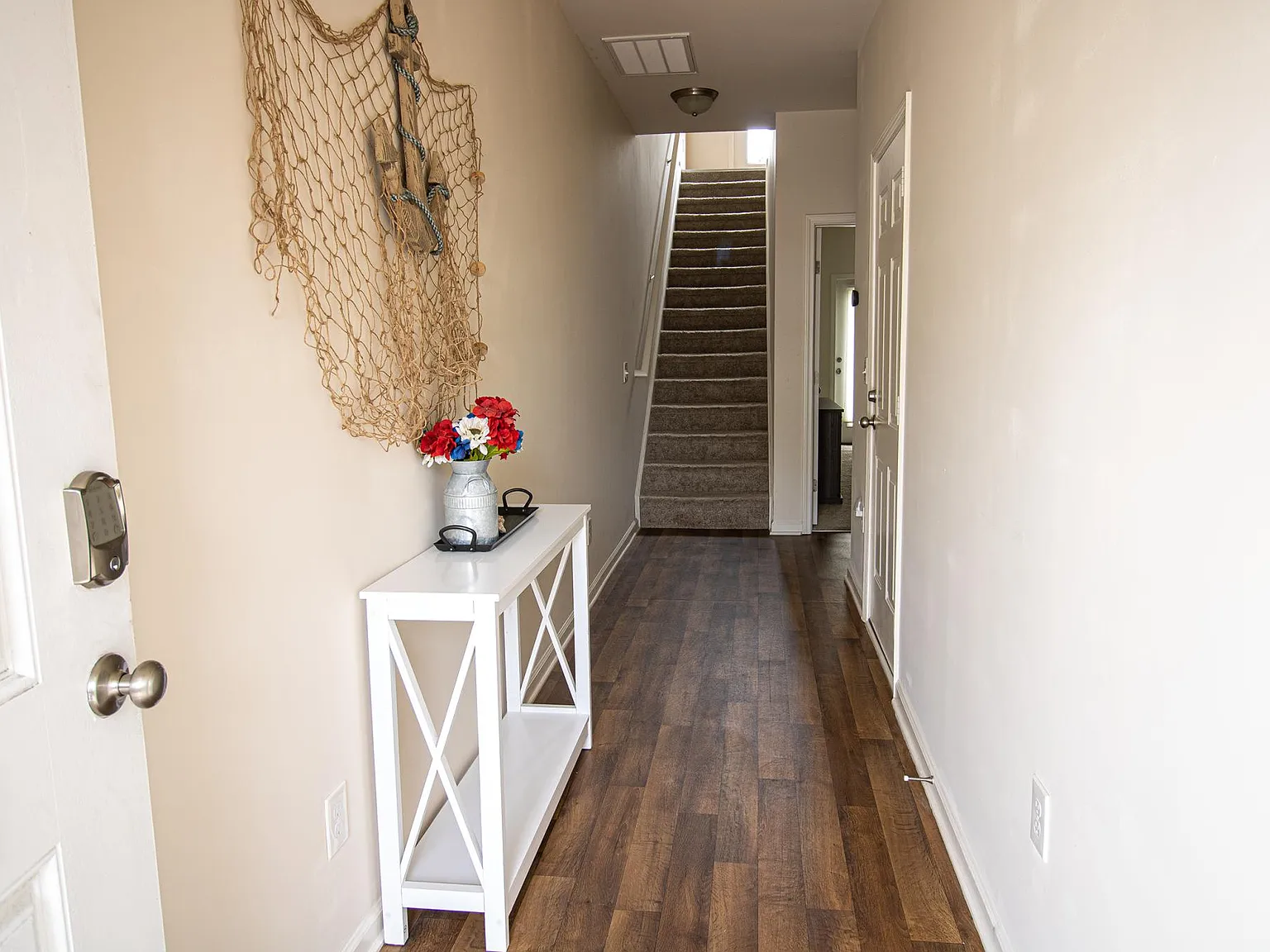 707 Elton Ave — Photo 3