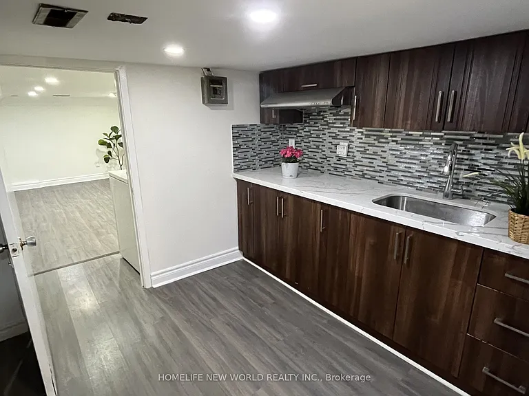 19 Britannia Ave — Photo 25
