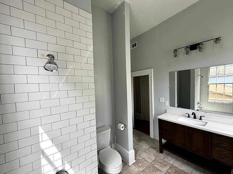227 W Hall St — Photo 12