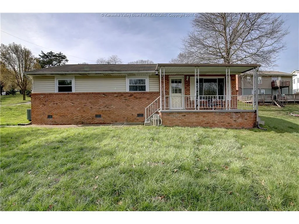 28 Lacy Dr photo 1