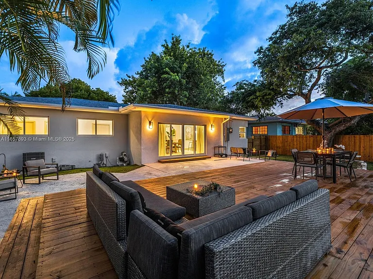 1371 NE 115th St — Photo 40