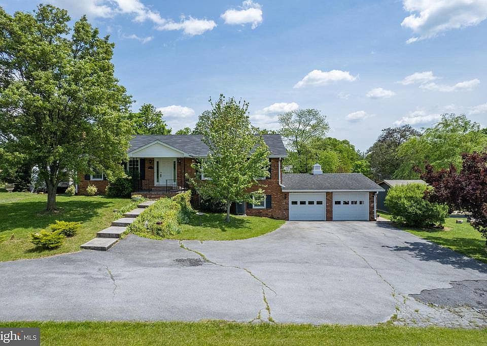 1st image of 75 Boies Dr