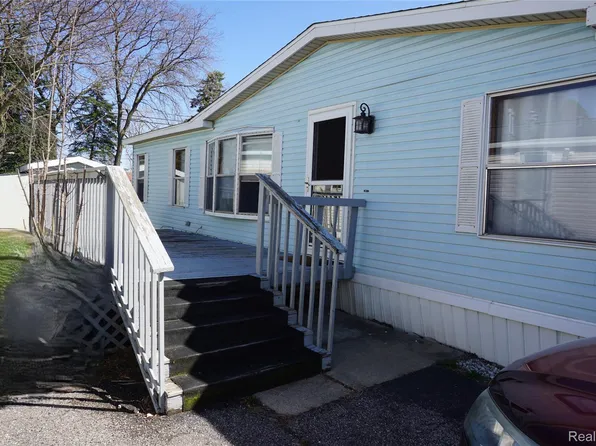 2029 Shirewood Dr, Shelby Township, MI 48317