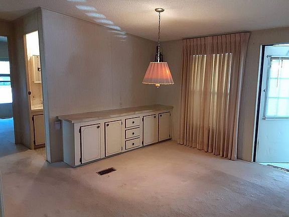 4th image of 673 Orange Tree Dr