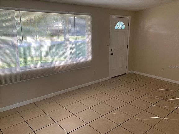 3rd image of 806 15th Avenue Dr E
