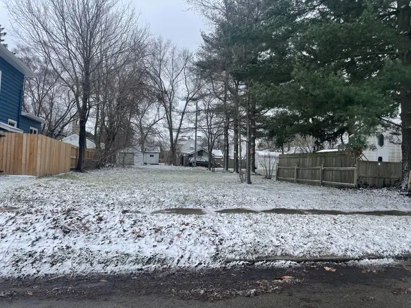 1034 College St, South Bend, IN 46628