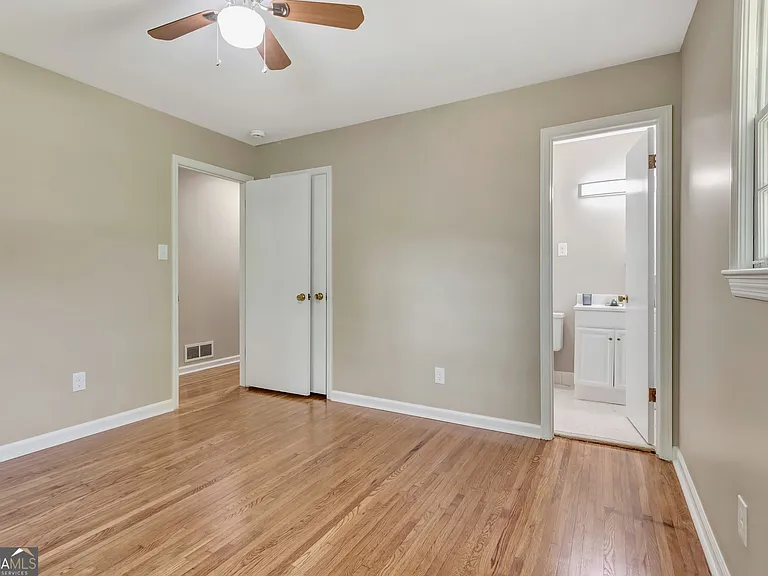 335 Kelly Dr — Photo 9