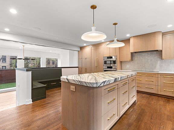 4th image of 2110 N Hudson Ave #C