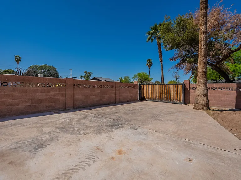 102 E Santa Cruz Dr — Photo 35