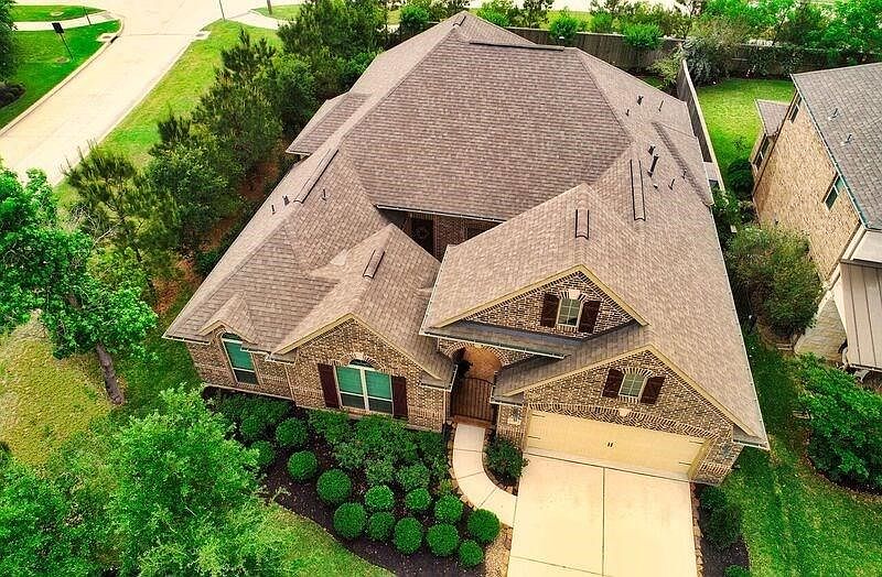 Welcome Home!  Single story with court yard.  Nice secluded back yard.