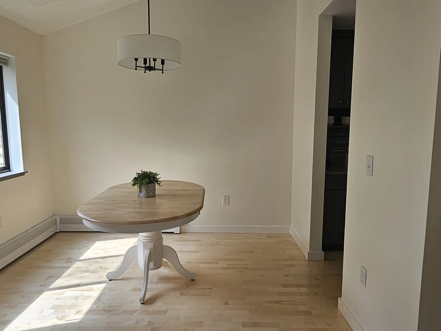 2 bed, 1040 sqft, $2,450 — Photo 2
