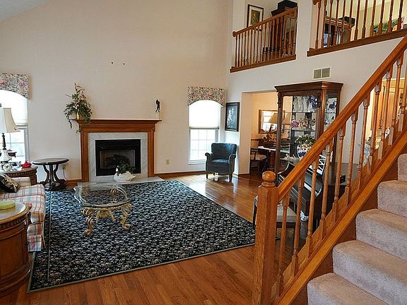 3rd image of 4938 Vicksburg Ln