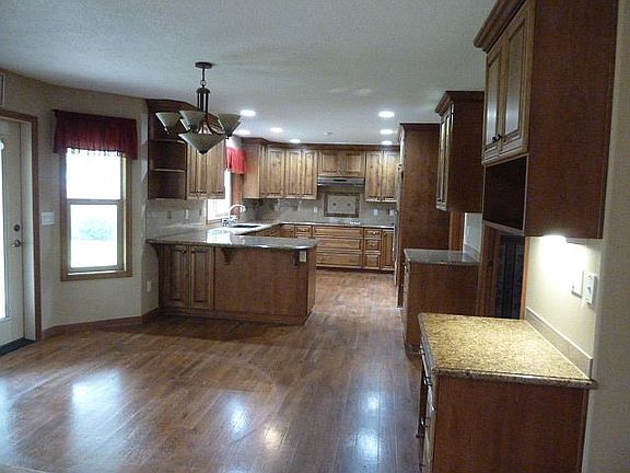 Kitchen with eat in area