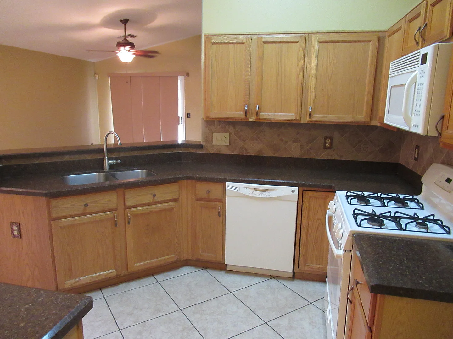 Attractive 4 Bedroom 2 Bath Home in the Tucson Mtn. Area Near Pima College & Downtown — Photo 2