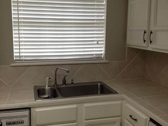2nd image of 220 Old Oak Cir