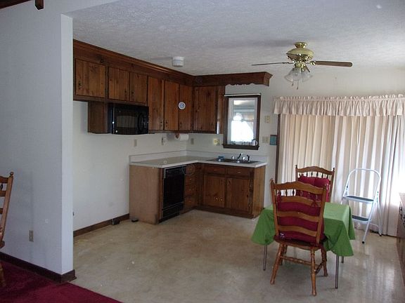 3rd image of 350 Bay Quarter Dr
