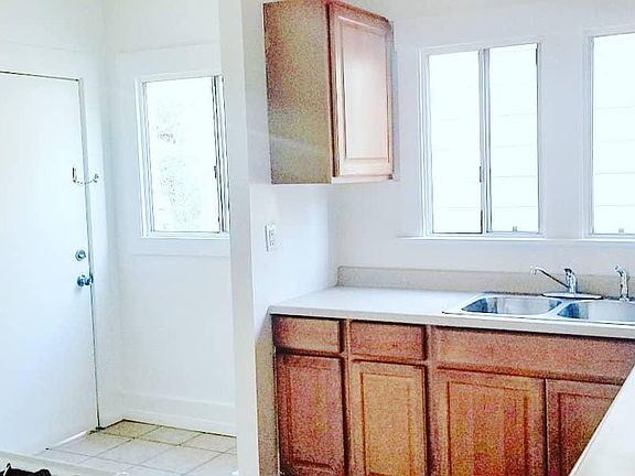 5th image of 1624 N Lake Ave