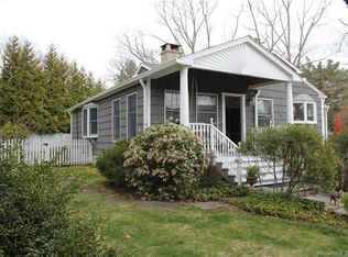 10 Oakleigh Ct, Norwalk, CT 06853