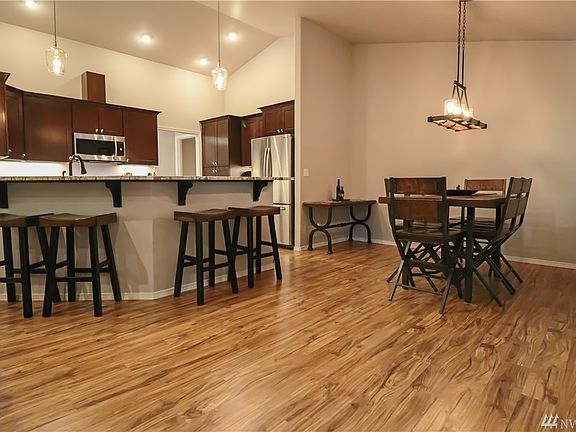 5th image of 980 Walker Heights Pl