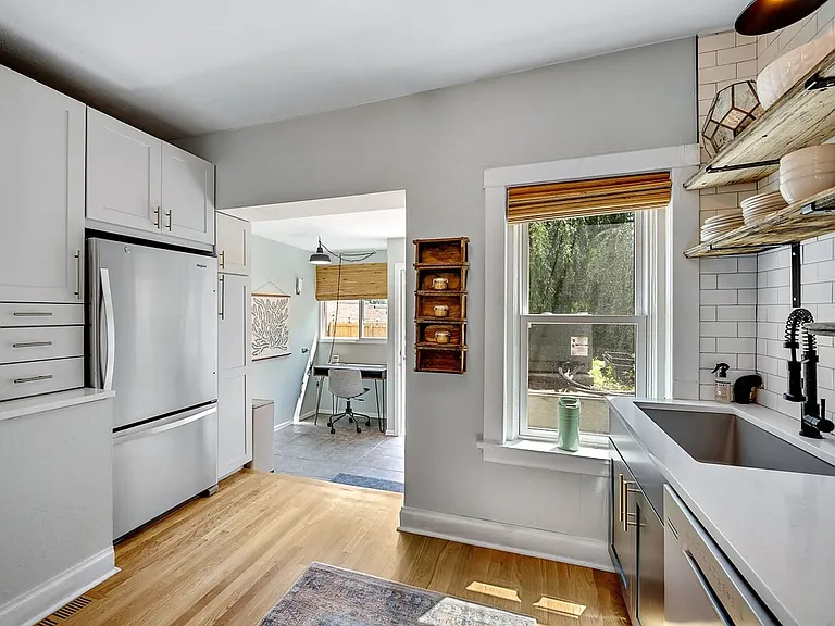 230 S Logan St — Photo 10