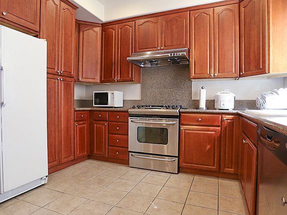 3rd image of 5529 Sultana Ave