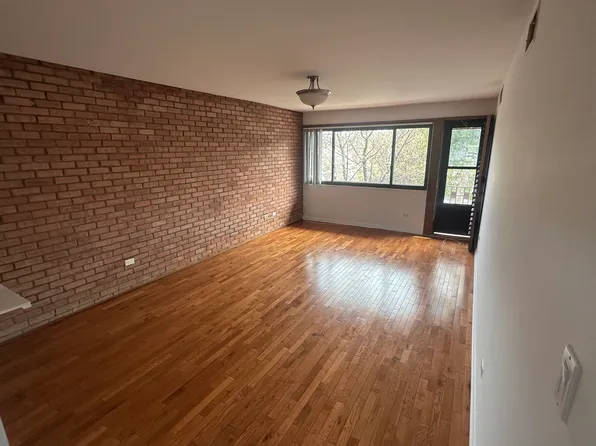 2400 Dewes St #K2, Glenview, IL 60025