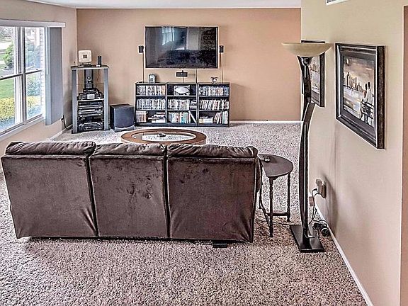 3rd image of 11804 S Magoun Dr