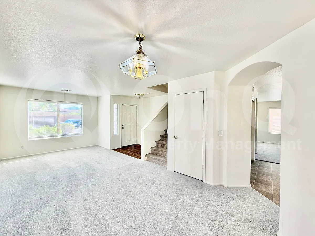 5 bed, 3.0 bath, 2182 sqft, $2,499 — Photo 4
