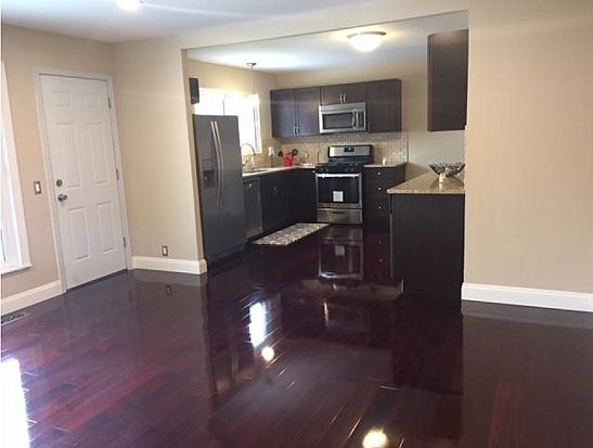 4th image of 3182 New Castle Dr