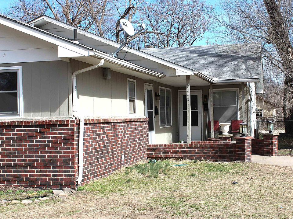 2nd image of 2042 S Gold St #2044