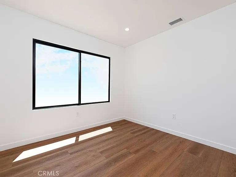 7008 Aura Ave — Photo 10