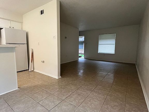 4th image of 412-418 E 3rd St #5